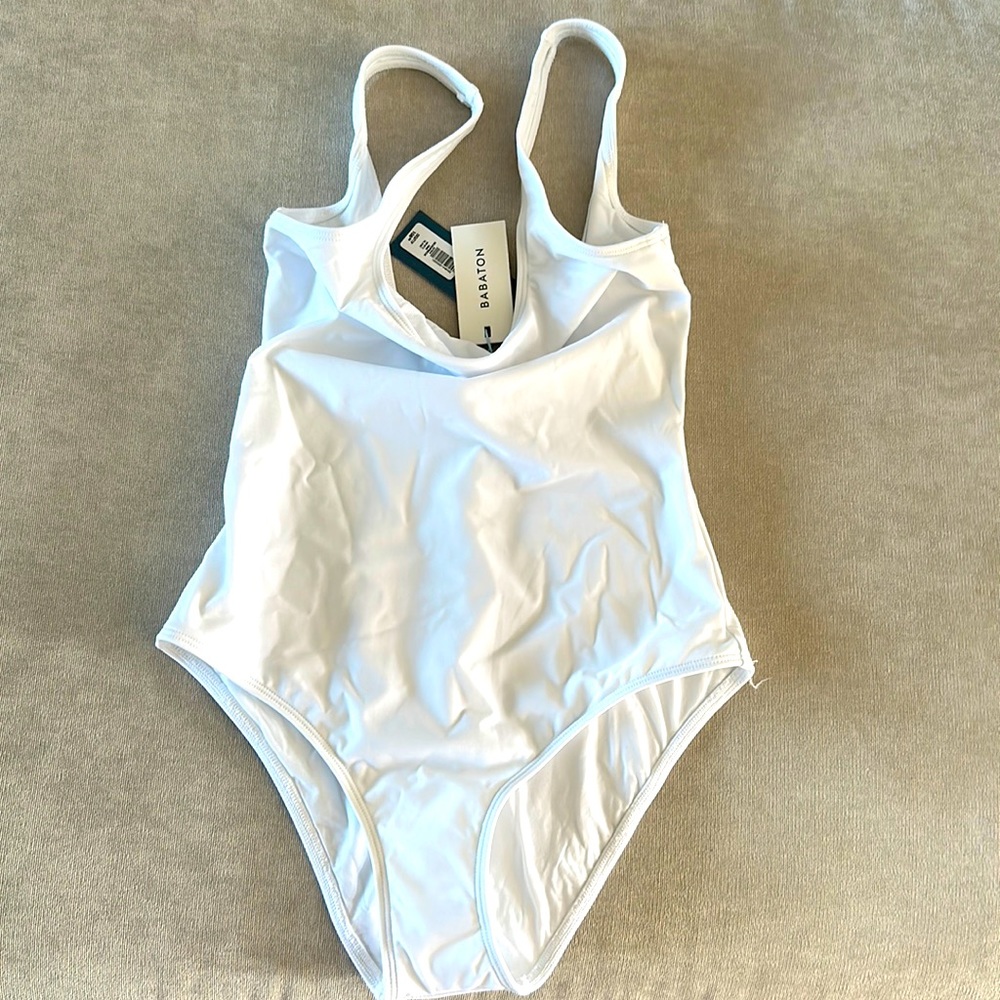 Aritzia BABATON Scoopneck One - White 2XS